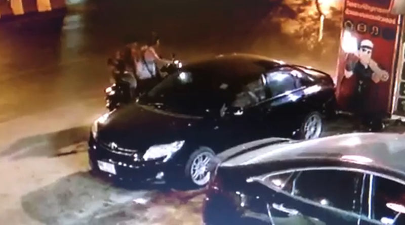 ทุบรถชาวบ้าน