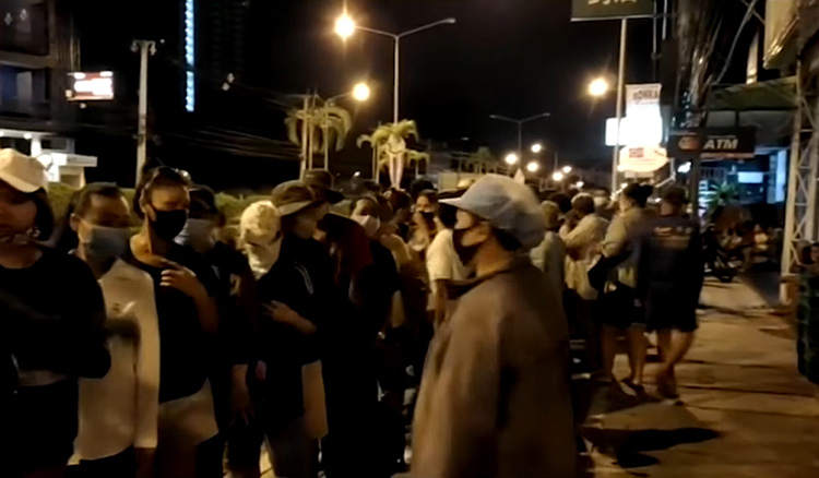 แหกเคอร์ฟิว