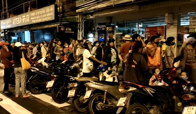 แหกเคอร์ฟิว