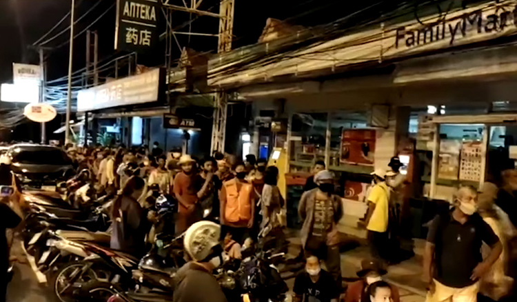 แหกเคอร์ฟิว