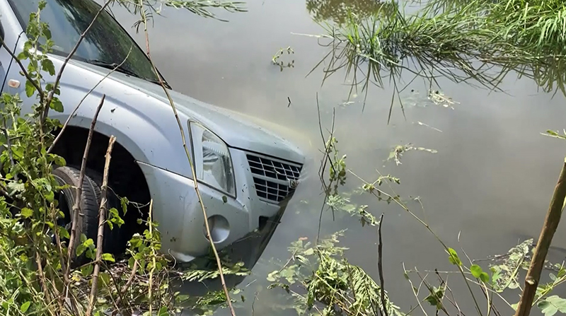 กระบะหักหลบตัวเงินตัวทอง