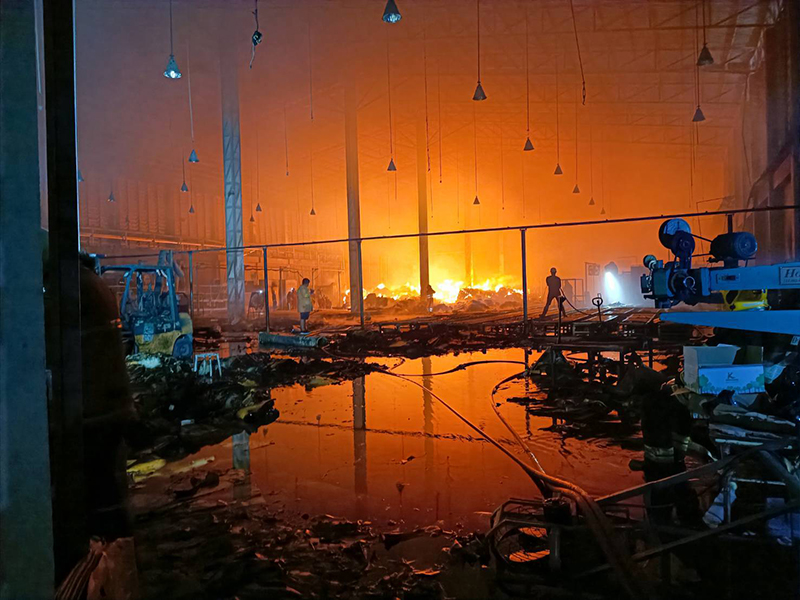 ไฟไหม้โรงงานกระดาษ บางบ่อ