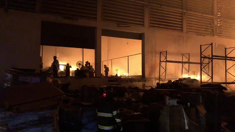 ไฟไหม้โรงงานกระดาษ บางบ่อ