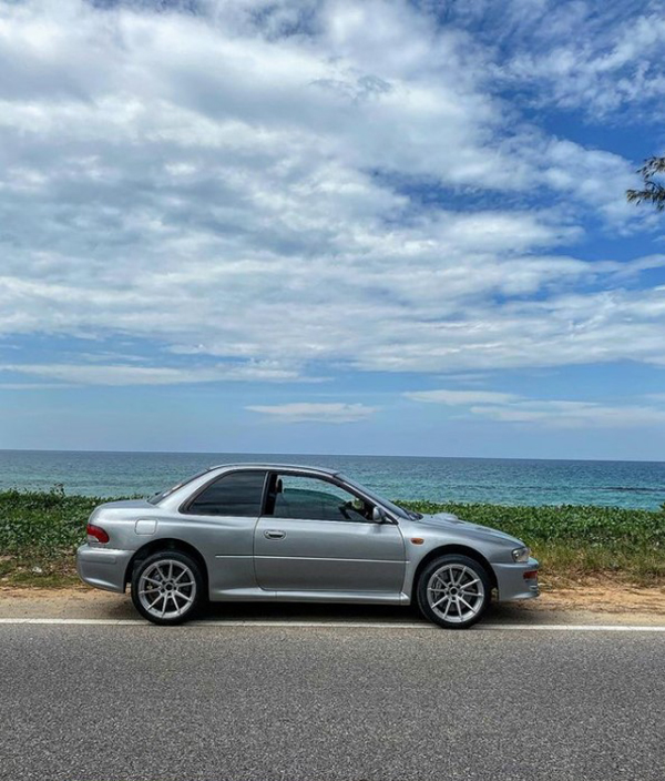 ไฮโซปลาวาฬ ขับรถชนเสาไฟ