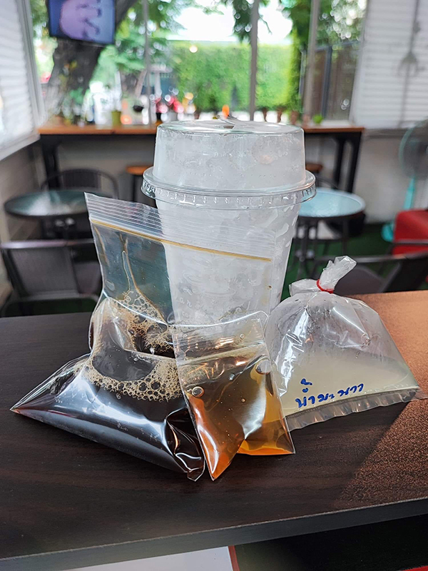 แบล็คคอฟฟี่น้ำผึ้งมะนาวไม่หวาน