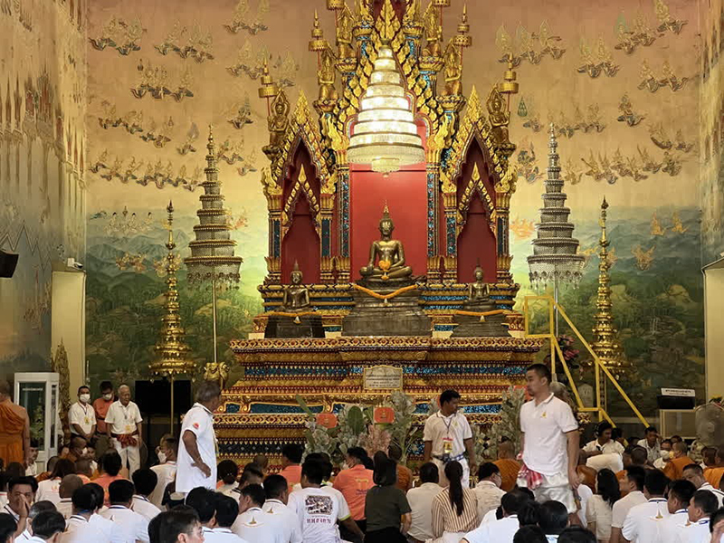 พิธีอัญเชิญหลวงพ่อพระใส ลงจากพระอุโบสถ