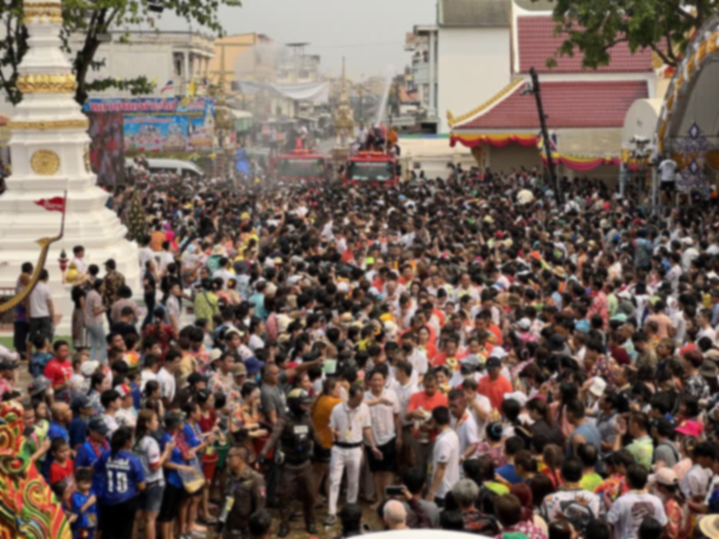 พิธีอัญเชิญหลวงพ่อพระใส ลงจากพระอุโบสถ