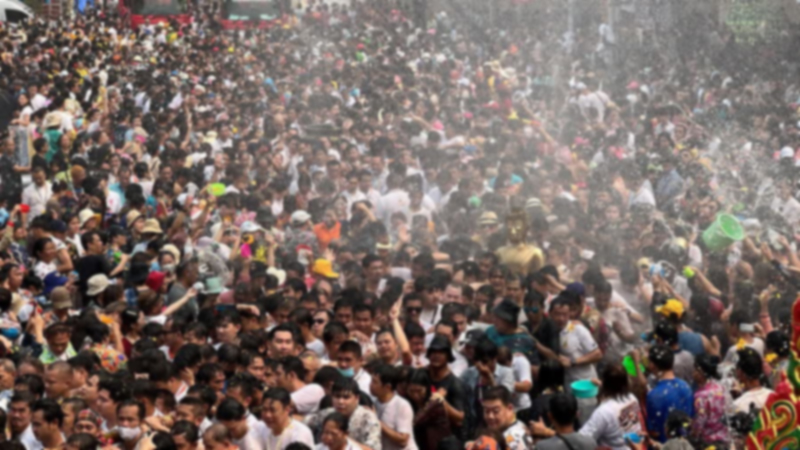 พิธีอัญเชิญหลวงพ่อพระใส ลงจากพระอุโบสถ