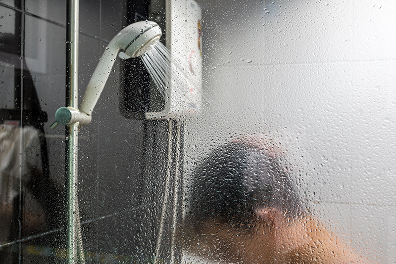 สามีอาบน้ำนาน 2 ชม. คิดว่าแอบทำอะไรแผลง ๆ