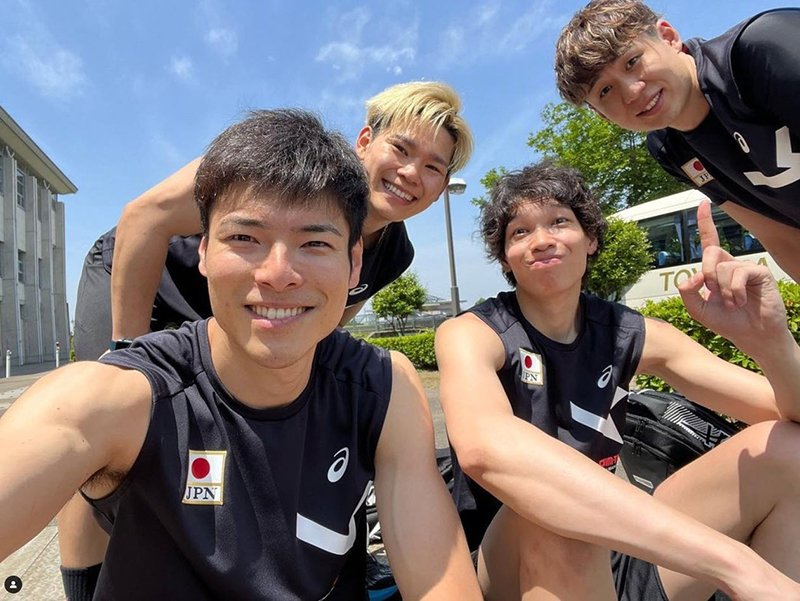 นักวอลเลย์หนุ่มญี่ปุ่น อวดแฟชั่นกางเกงช้าง