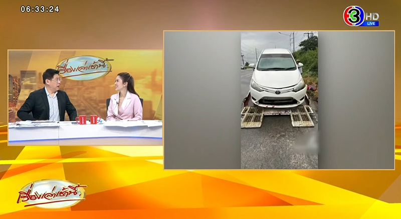 สาวฝืนขับรถลุยน้ำท่วม น้ำทะลักเข้าครึ่งคัน