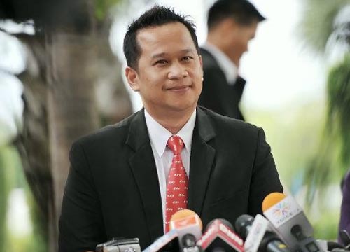 เพื่อไทย ไม่หวั่น เล็งประชุมพรรค ที่ ศปป. ตามคำแนะนำนายกฯ