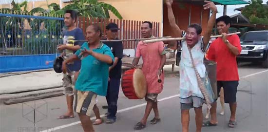 สั่งรื้อหุ่นชายหญิงร่วมเพศ หวั่นกระทบชื่อเสียงจังหวัดเพชรบูรณ์