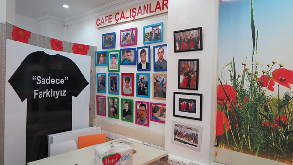 ดาวน์คาเฟ่ คาเฟ่แห่งนี้รับแต่พนักงาน 