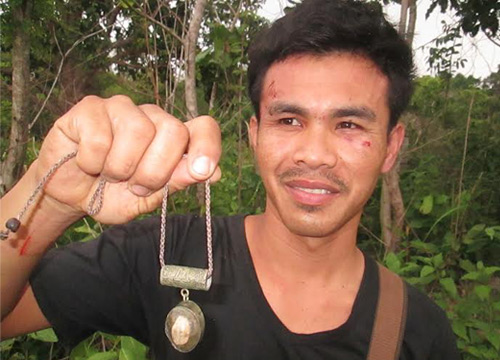 พ่อค้าผักกระบะคว่ำพังยับ แต่รอดปาฏิหารย์ เชื่อตะกรุดของดีช่วยชีวิต