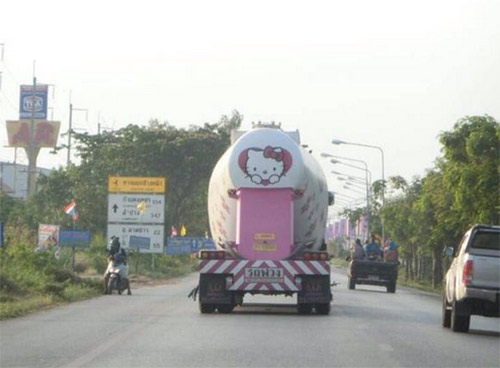 แชร์ถล่มทลาย รถพ่วงลายคิตตี้สีชมพู ฟรุ้งฟริ้งที่สุดอะ 