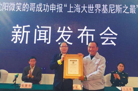 คุณลุงแท็กซี่จีนเปิดคอลเล็กชั่นเซลฟี่กับผู้โดยสาร กว่า 30,000 ภาพ