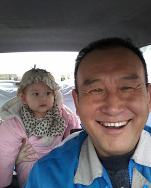 คุณลุงแท็กซี่จีนเปิดคอลเล็กชั่นเซลฟี่กับผู้โดยสาร กว่า 30,000 ภาพ