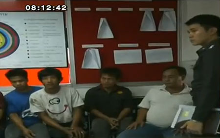 พ่อยกพวกนับสิบ รุมสกรัมคู่อริลูกหน้าเสาธง