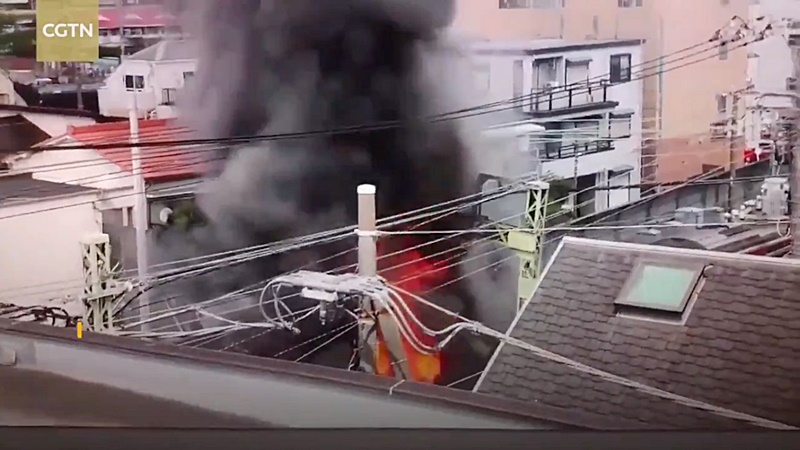 รถไฟด่วนญี่ปุ่น ชนอัดรถบรรทุก 