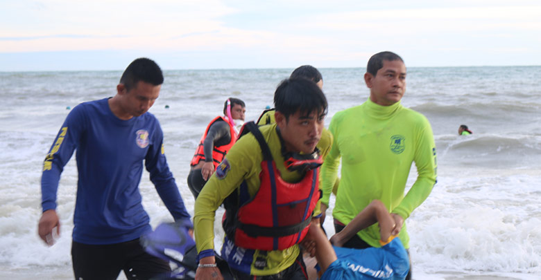 ช่วยคนจมน้ำ