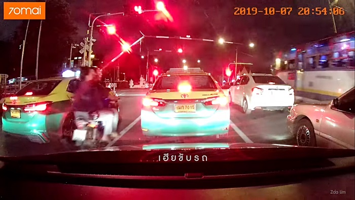 สั่งพักงาน โชเฟอร์รถเมล์สาย 8