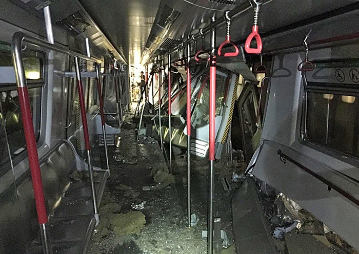 รถไฟใต้ดินชนกัน