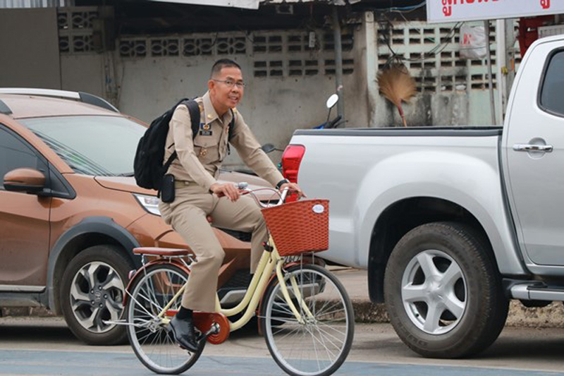 ผู้ว่าฯปทุมสละเงินเดือน