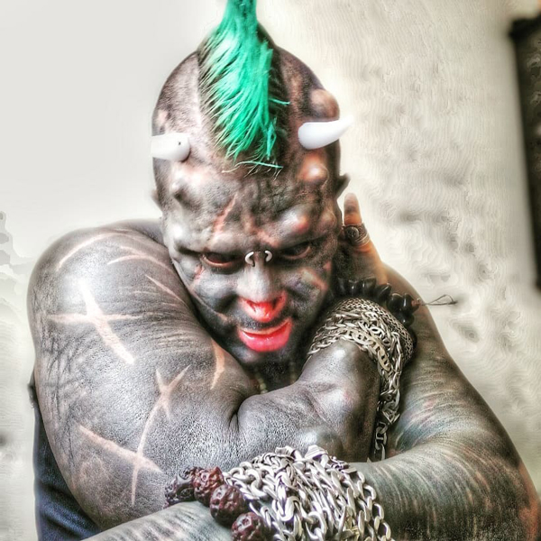 เปลี่ยนตัวเองเป็นซาตาน