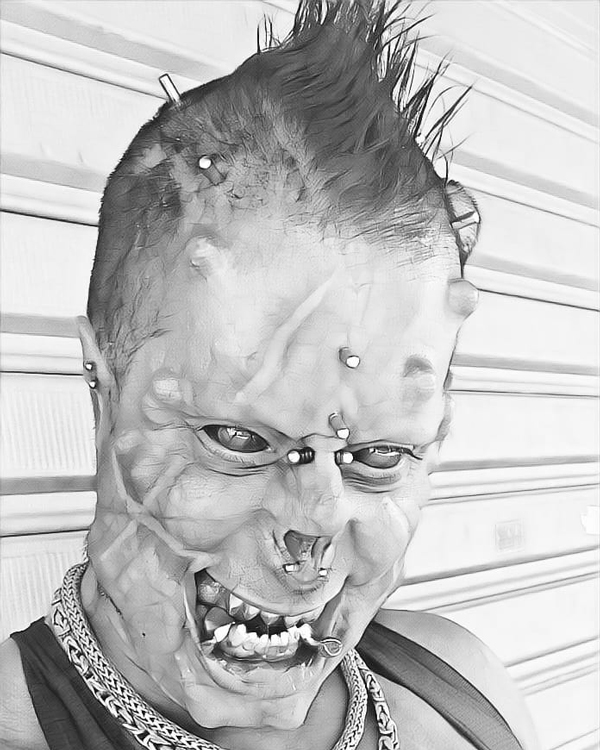 เปลี่ยนตัวเองเป็นซาตาน