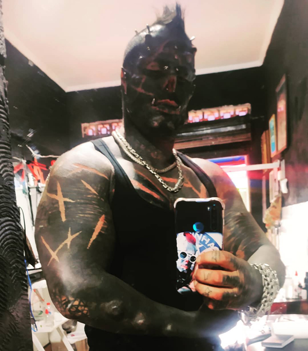 เปลี่ยนตัวเองเป็นซาตาน