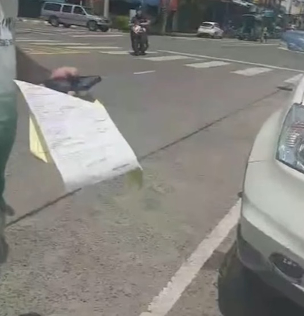 หนุ่มโดนล็อกล้อ