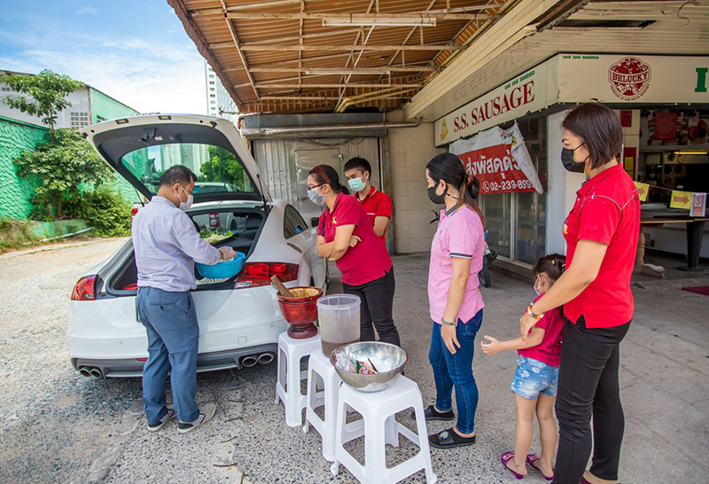 รถสปอร์ตขายส้มตำ