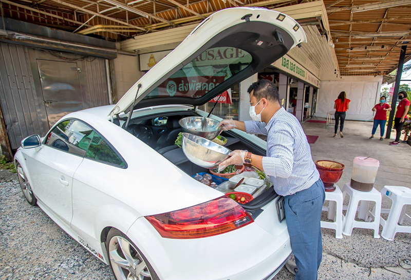 รถสปอร์ตขายส้มตำ