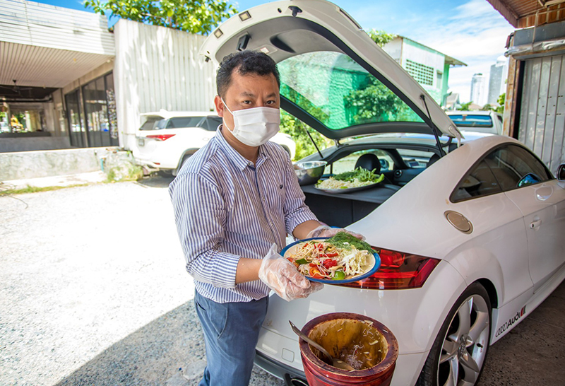 รถสปอร์ตขายส้มตำ