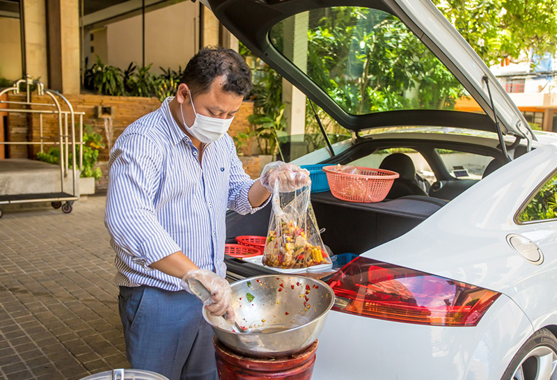 รถสปอร์ตขายส้มตำ