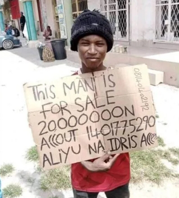 หนุ่มยากจนประกาศขายตัวเอง