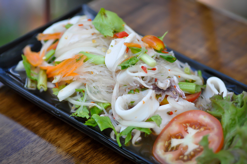 แม่ค้ายำโอดผักราคาแพง