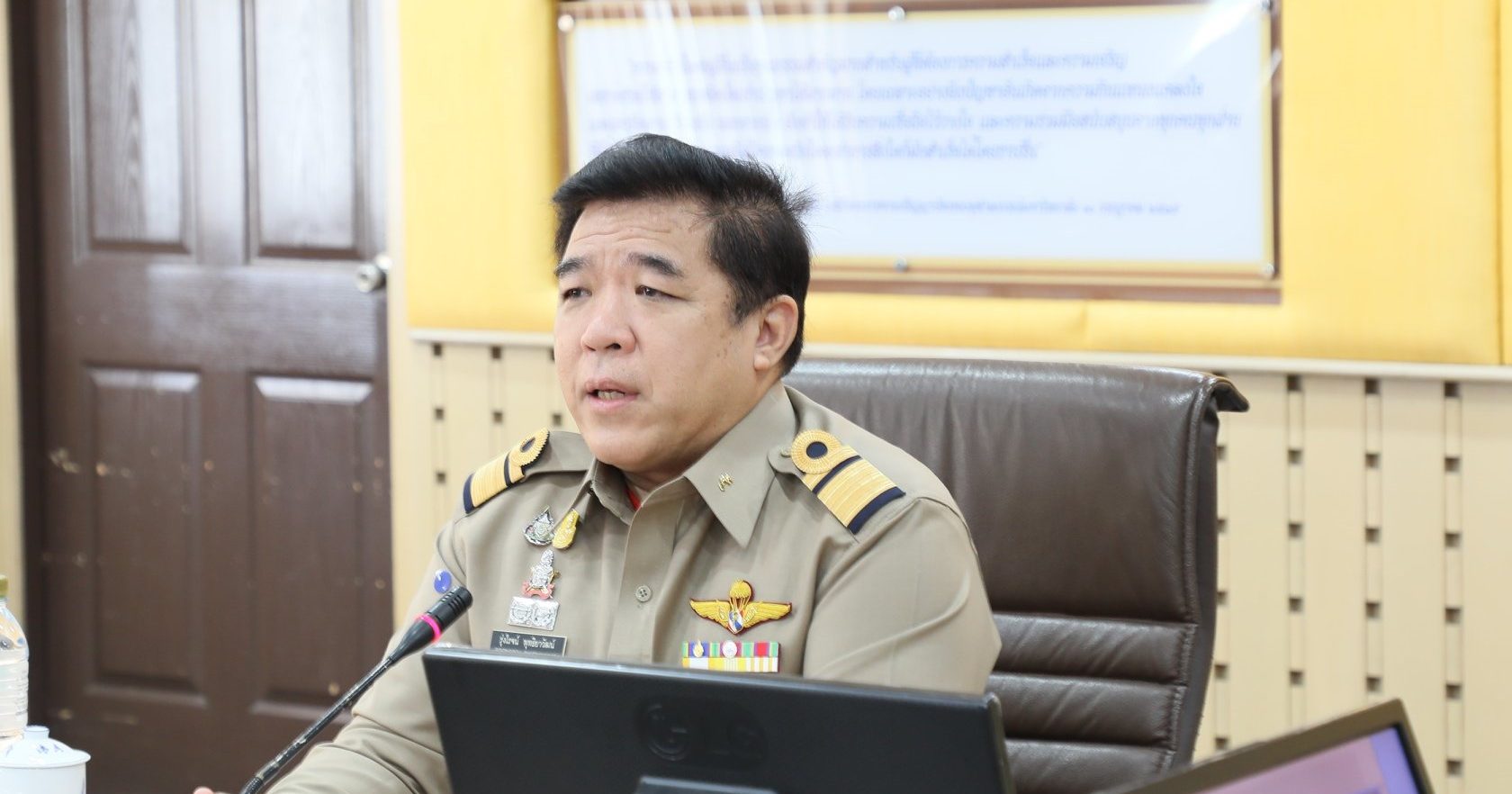 ไล่ออก3ข้าราชการองค์การคลังสินค้าทุจริตถุงมือยาง