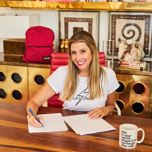 บอสเซอร์ไพรส์ตอบแทนพนักงานแจกเงินจุกๆ