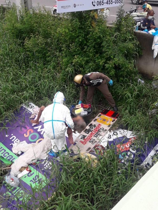 ยายผอมโซนอนใต้สะพานเกือบจมน้ำตาย