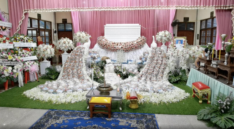 งานศพปันสุขนำอาหารแห้งตกแต่งแทนดอกไม้