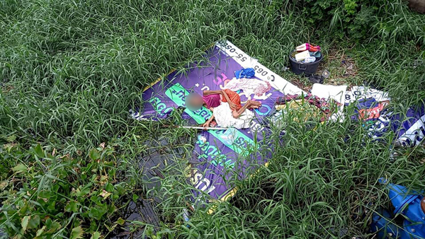 ยายผอมโซนอนใต้สะพานเกือบจมน้ำตาย