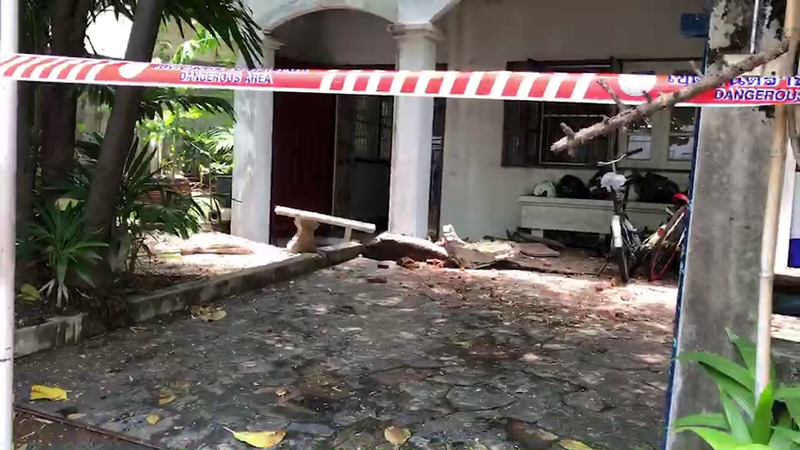 บ้านทรุดติด5หลังรวดหนุ่มวิ่งหนีตาย