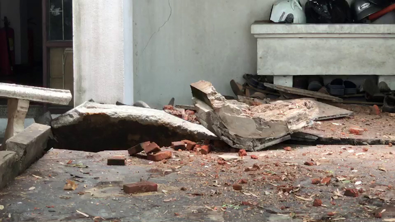 บ้านทรุดติด5หลังรวดหนุ่มวิ่งหนีตาย