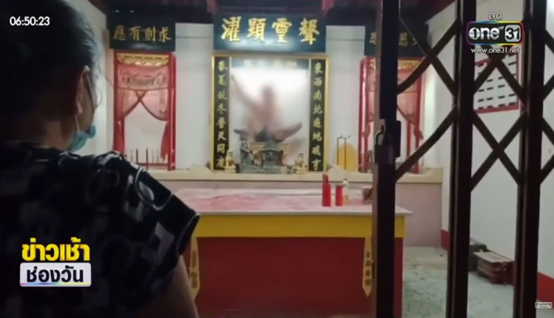 ชายคลั่งบุกพังศาลเจ้า