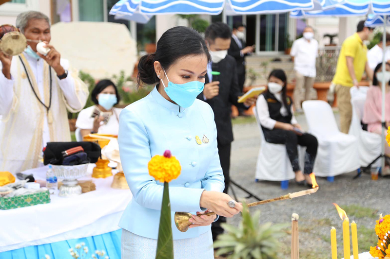 นฤมลภิญโญสินวัฒน์โพสต์ภาพกรวดน้ำหลังถูกปลด