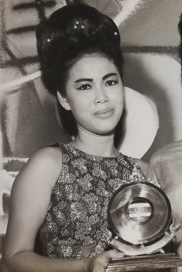 ศรีสอางค์ตรีเนตรอดีตนักร้องลูกทุ่งแผ่นเสียงทองคำเสียชีวิต