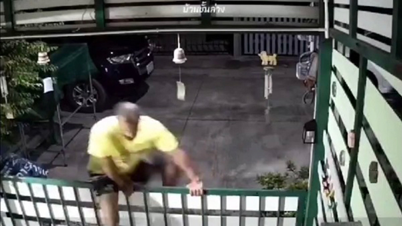  ทหารจ่าสิบโทกร่างปีนรั้วต่อยเพื่อนบ้านจ่อขึ้นศาลทหาร