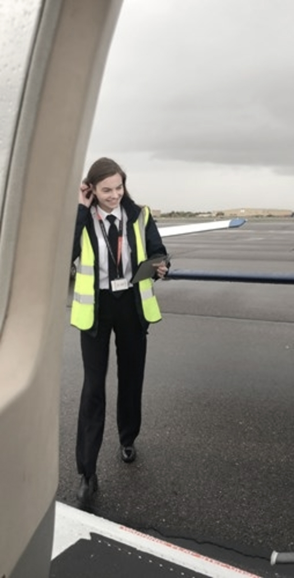 นักบินฝึกหัดโดนยุงกัด